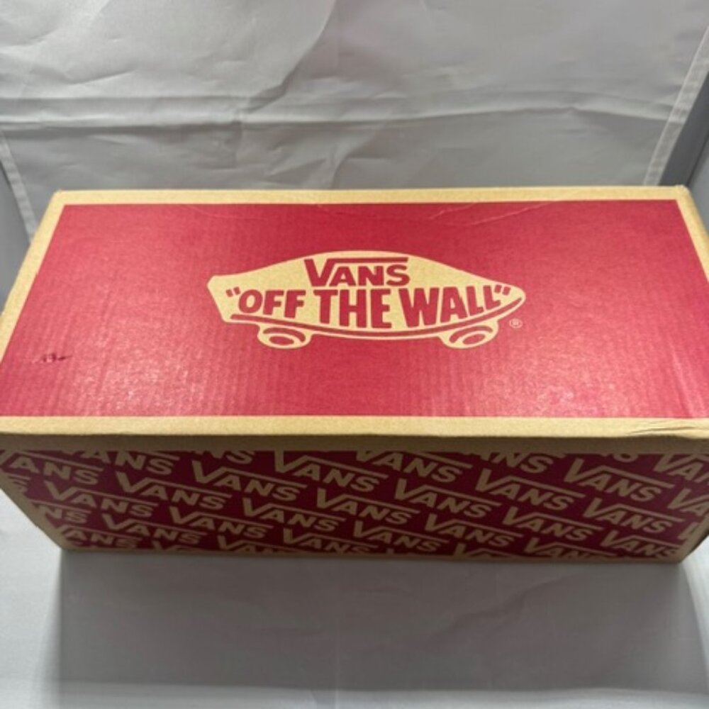 New in Box- White Vans Asher slip-ons size 6.5 Women's - Picture 7 of 8